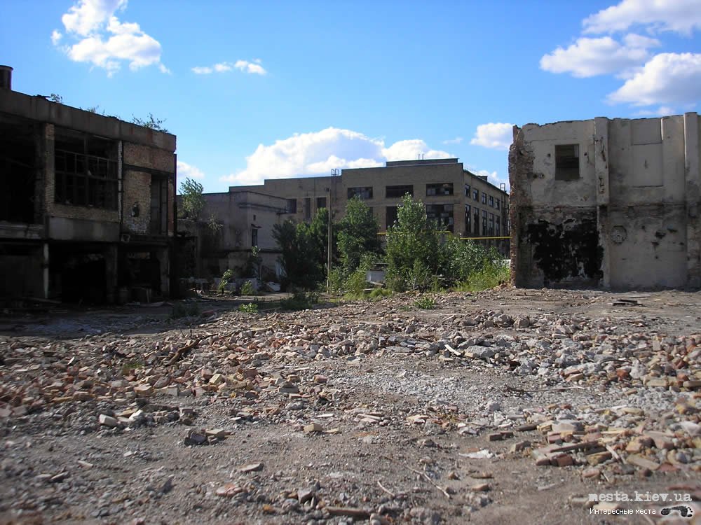 Киевсовет создаст ВКК по решению экологической проблемы завода “Радикал”