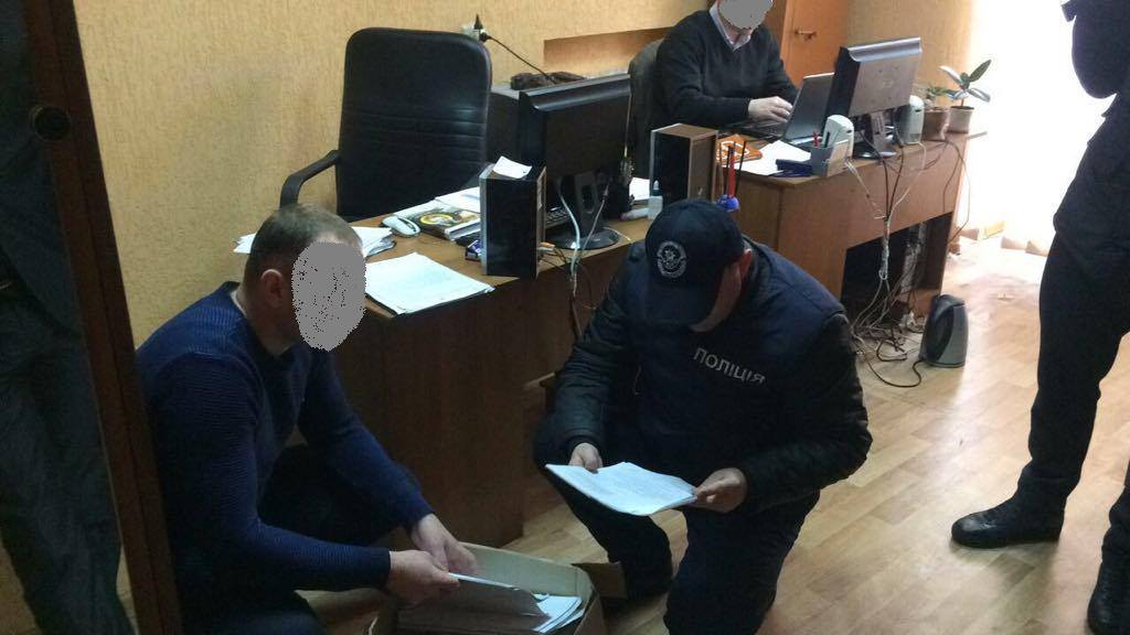 Прокуратура Киевщины задержала чиновника на взятке 100 тыс. долларов