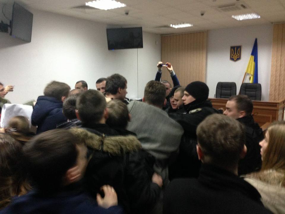В столкновениях на заседании Шевченковского райсуда избили депутата Киевсовета