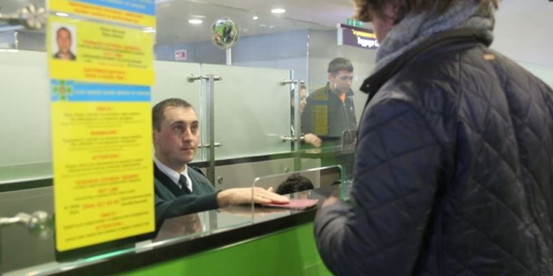Пограничники в аэропортах Киева выявили иностранцев с поддельными документами