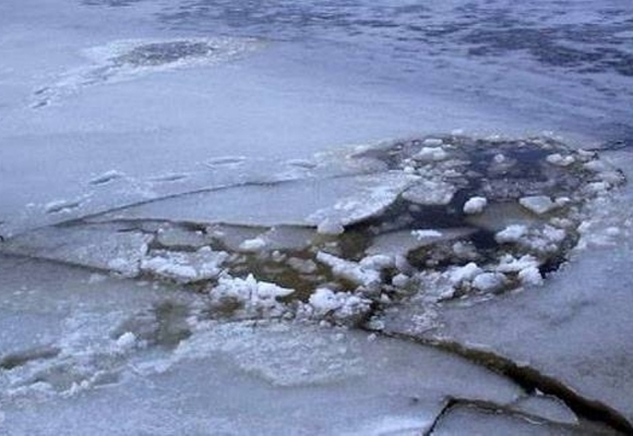 На Киевщине двое мужчин провалились под лед