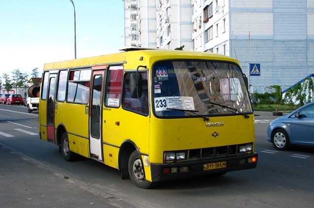 В Киеве маршрутчики возят пассажиров по поддельным документам