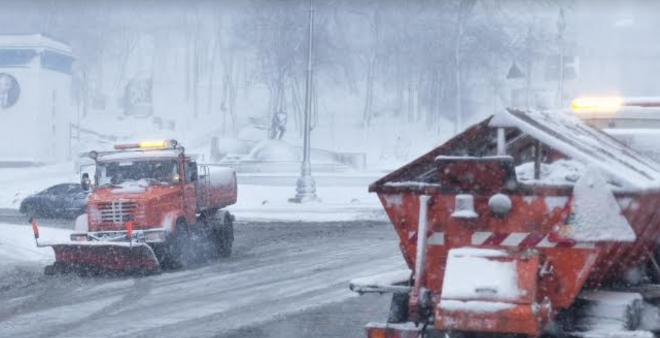 В Киеве инспекторы составили 313 предупреждений, 584 предписания и 75 протоколов за ненадлежащую уборку снега