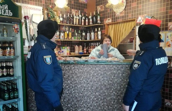 Полиция Киева с начала года зафиксировала 170 нарушений в сфере продажи алкоголя