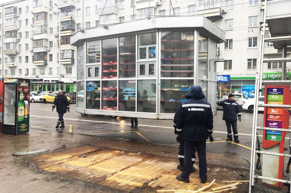 За пять дней в Киеве демонтировали 34 МАФа