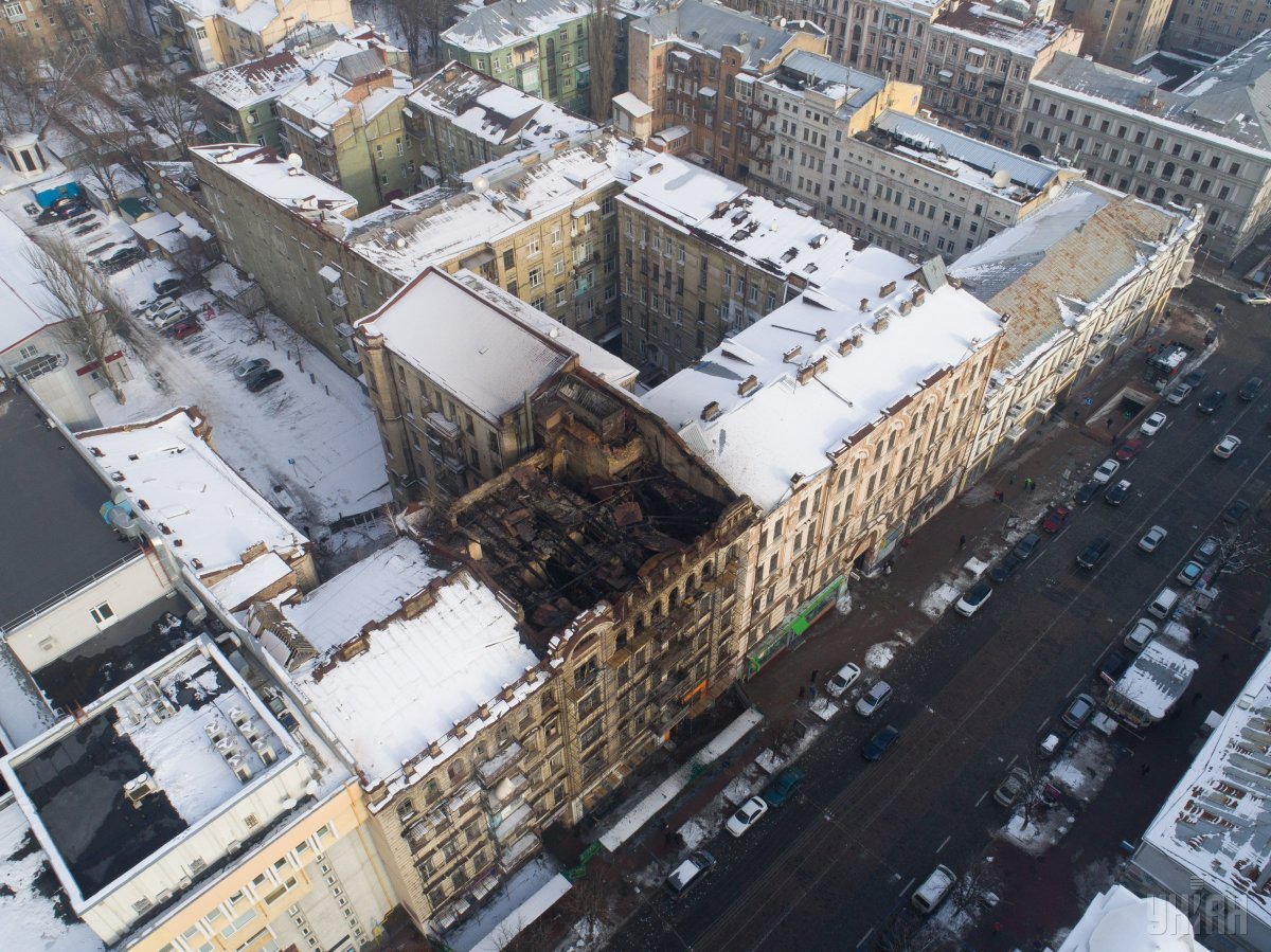 Полиция Киева открыла уголовное дело о пожаре в старинном здании на улице Богдана Хмельницкого