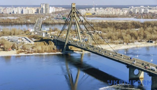 Движение по Московскому мосту сегодня будет ограничено