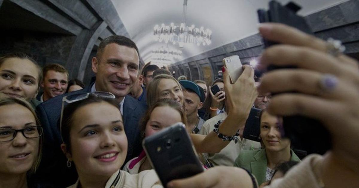 Депутаты Киевсовета договорились еженедельно делать селфи в общественном транспорте