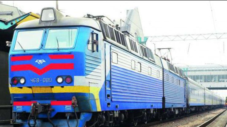 На март “Укрзализныця” назначила 13 дополнительных поездов