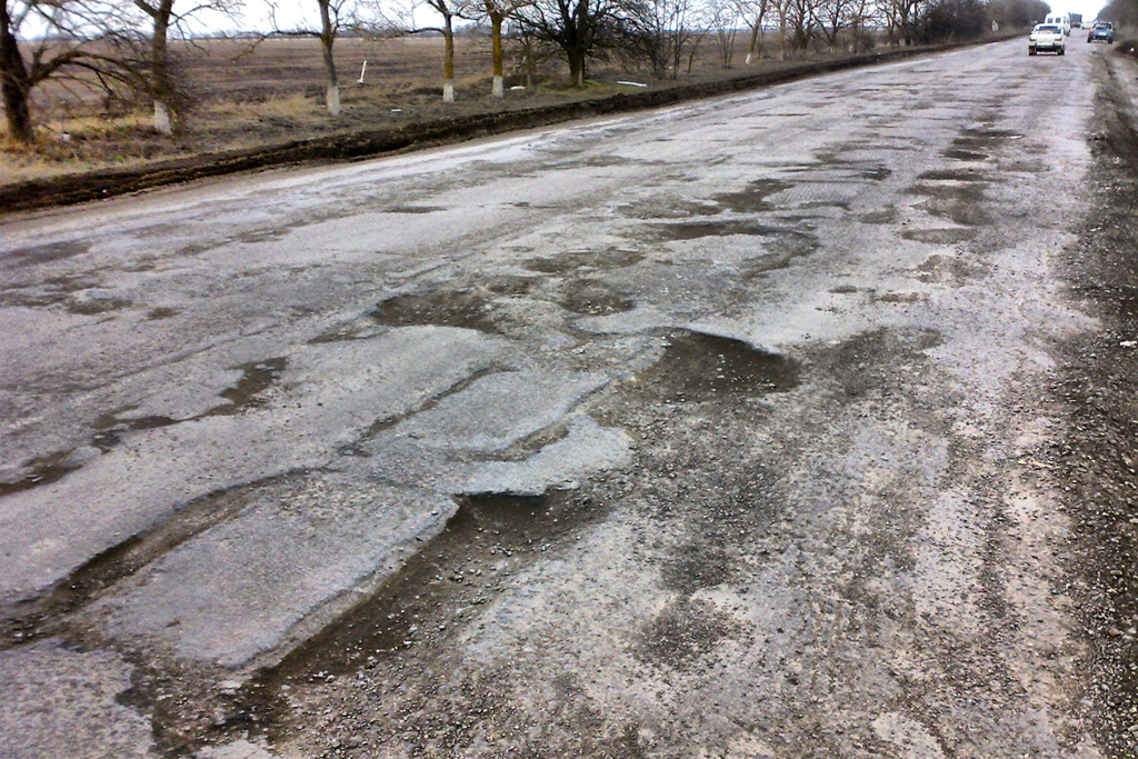 Сельсовет в Кагарлыцком районе заплатил 700 тысяч гривен за ремонт дорог, которого не было