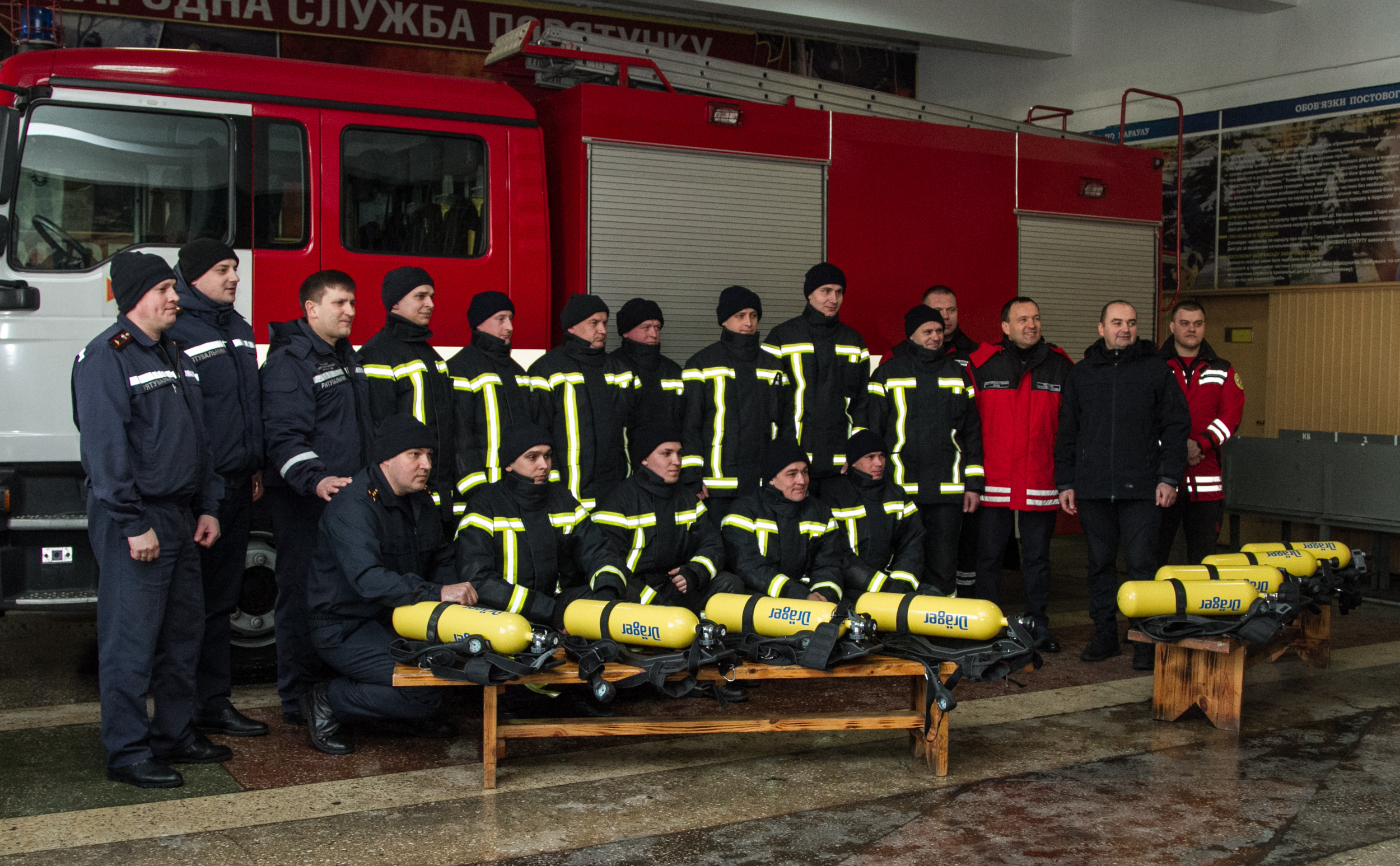 Киевские спасатели получили новое снаряжение и одежду
