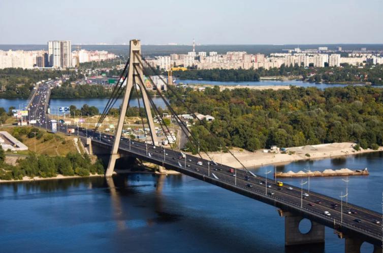 Киевсовет переименовал Московский мост, 4 улицы, массив и микрорайон