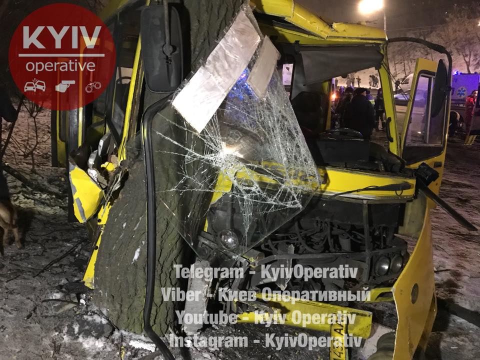 В ДТП на ул. Телиги в Киеве пострадали 12 человек (фото, видео)