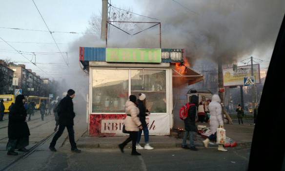 На Лукьяновке горел МАФ