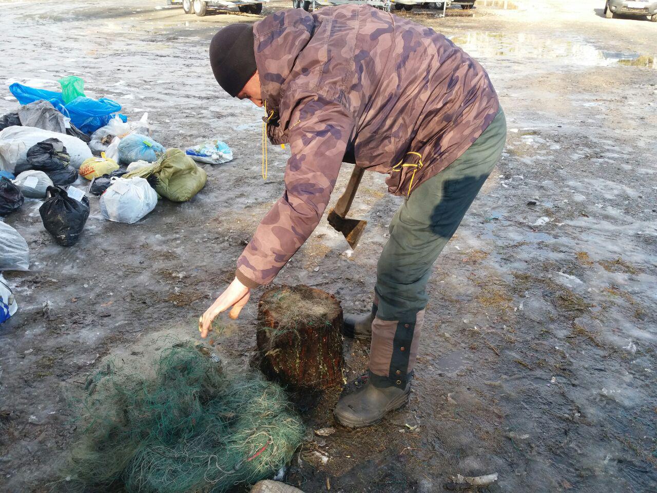 Рыбоохранный патруль Киевщины уничтожил 10 км сеток (фото)