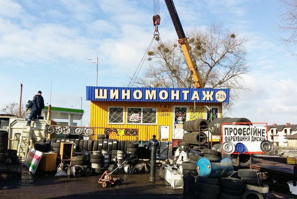 На прошлой неделе коммунальщики снесли в Киеве 18 незаконных сооружений (фото)