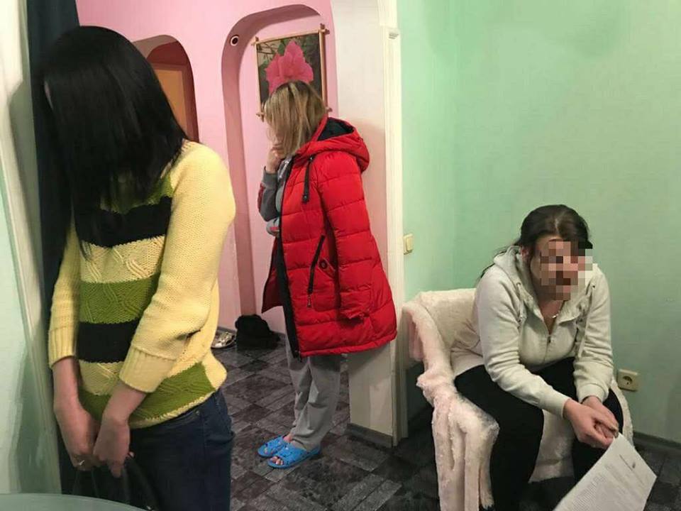 В День святого Валентина в Киеве взяли четырех сутенеров (фото)