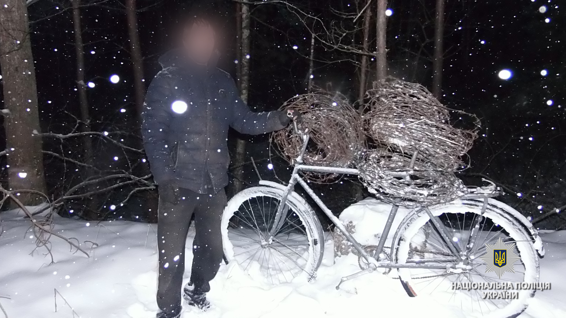 В зоне отчуждения ЧАЭС полиция задержала двух сборщиков металлолома (фото)