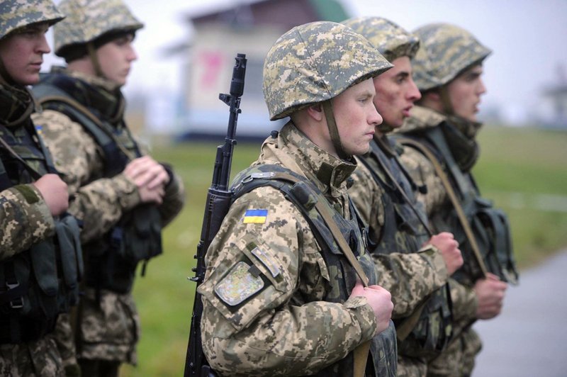 В Киеве на 60% снизился спрос на контрактную военную службу