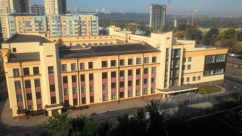 В киевской школе №128 с учеников незаконно собирают до 200 тыс. гривен в месяц (видео)