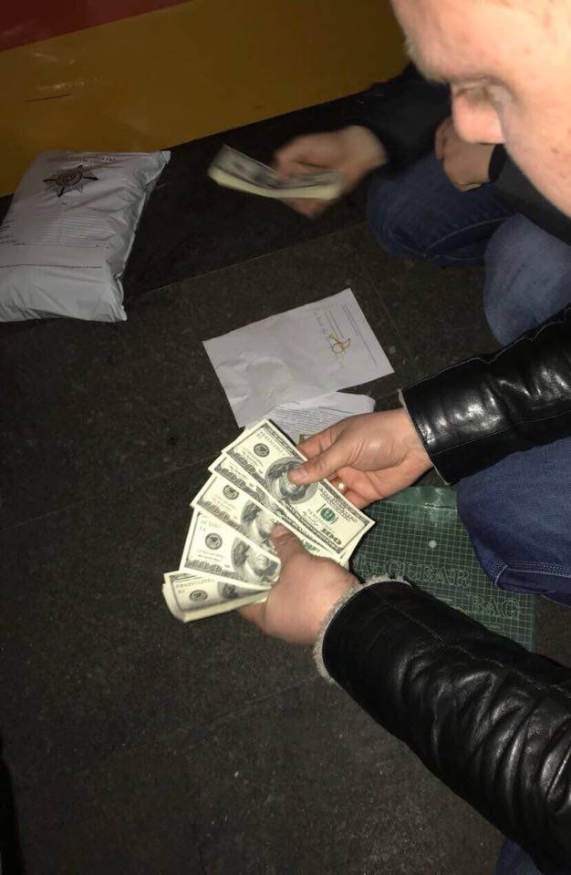 На получении “отката” в 12 тыс. долларов задержан руководитель “Киевоблстройинвеста”