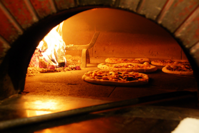 Где в Киеве попробовать пиццу из дровяной печи