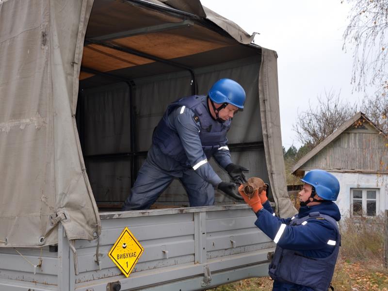 В Святошинском районе Киева пиротехники изъяли и уничтожили 3 минометных мины