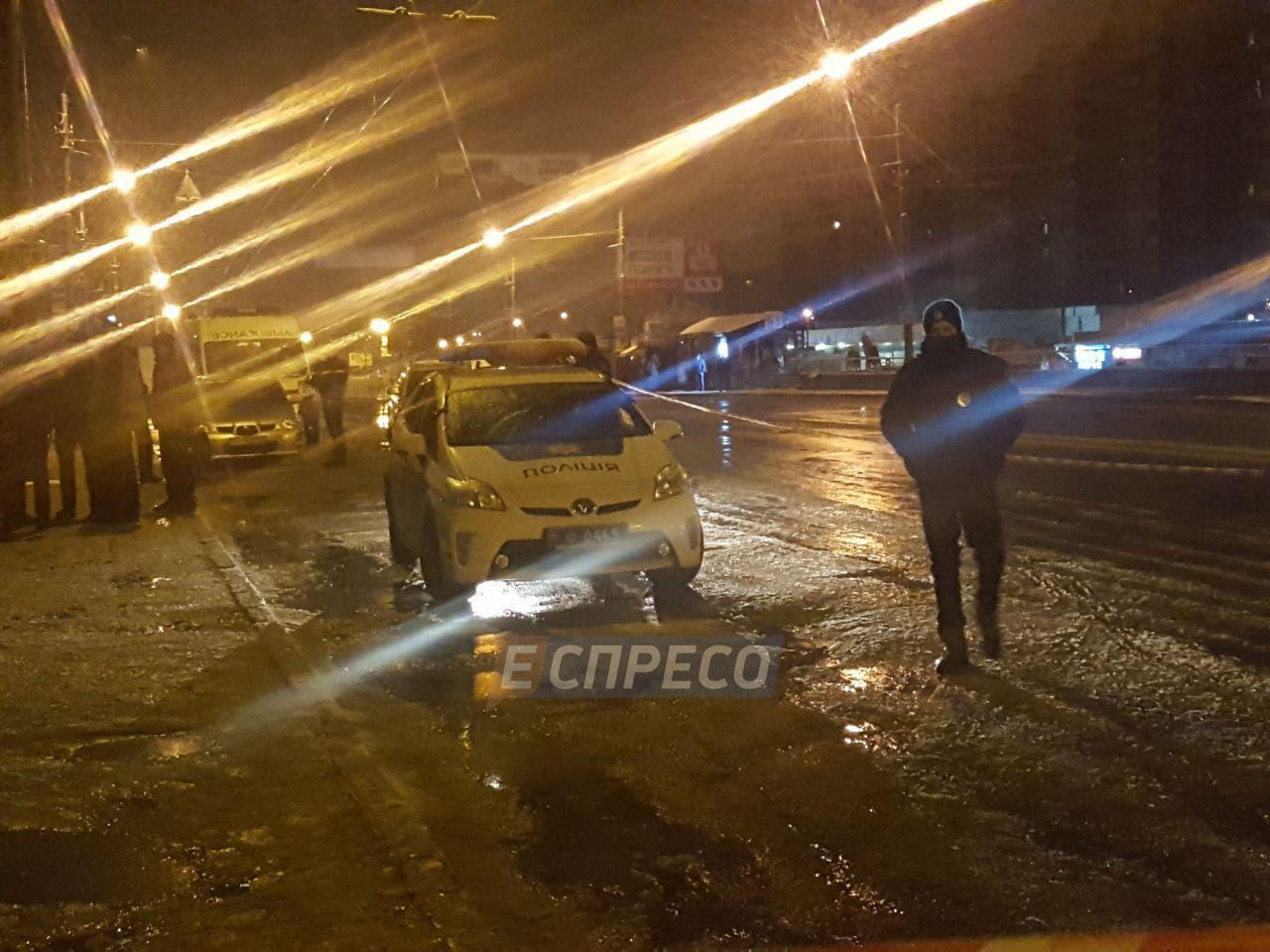 На Троещине в Киеве мужчина бросил в полицейских взрывчатку (фото)
