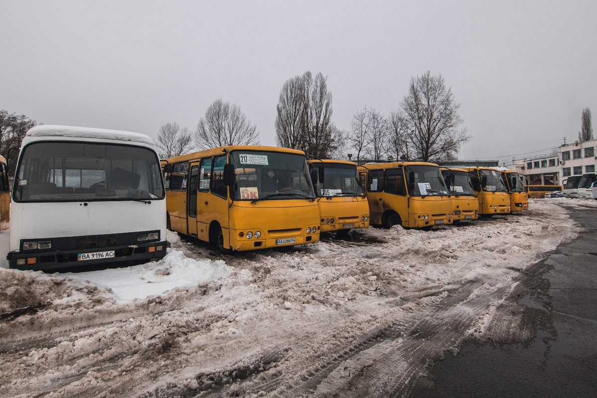 В Святошинском районе Киева сгорели 4 автобуса (фото)