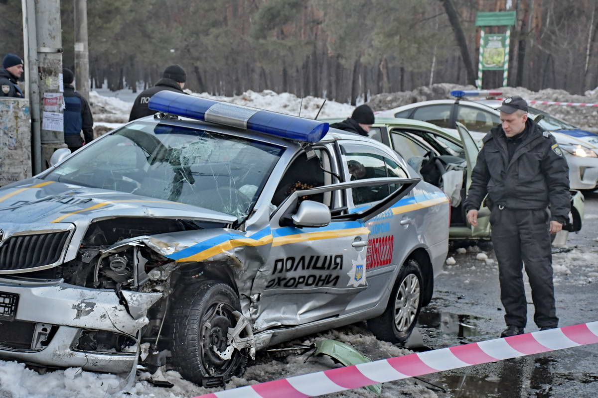Пьяный водитель протаранил машину Полиции охраны в Киеве (фото)