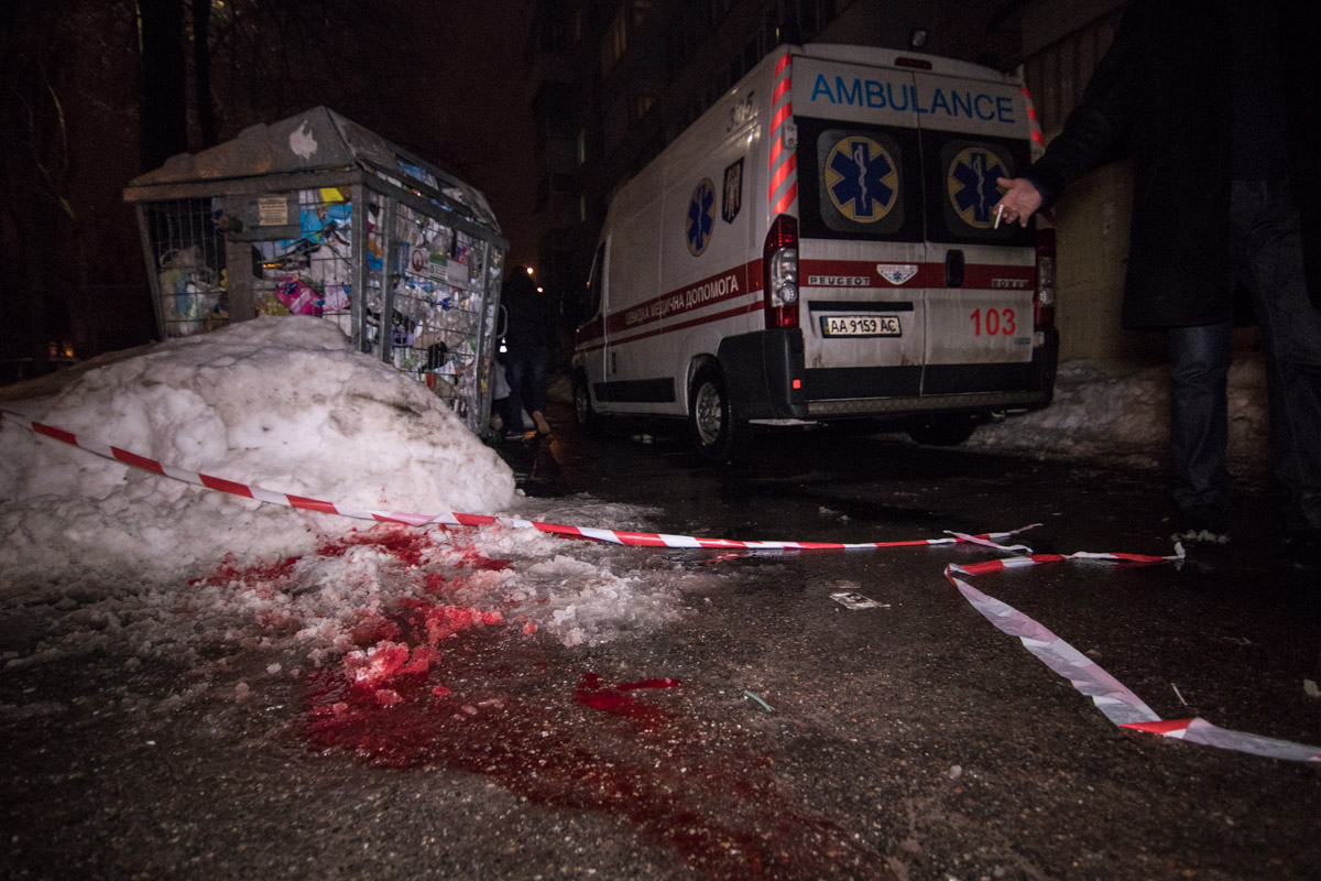 Мужчина зарезал себя в Соломенском районе Киева (фото)