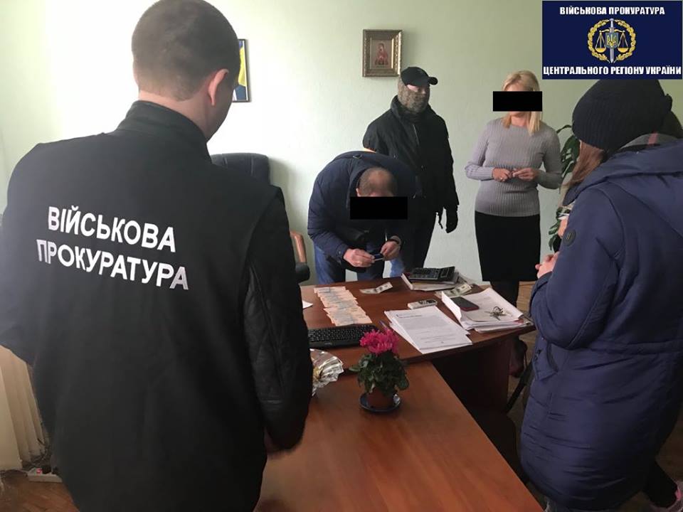 На взятке задержан фискал в Деснянском районе Киева