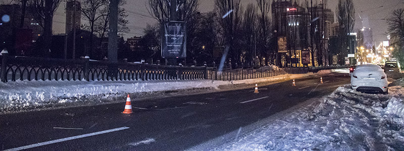 На бульваре Шевченко в Киеве ограничено движение из-за обрыва проводов (фото)