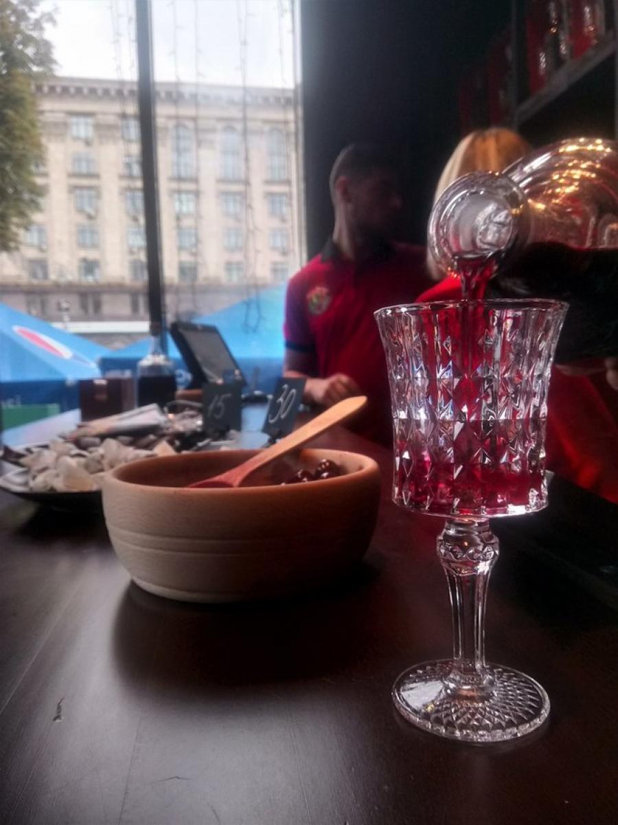 Жителям Крещатика не дает покоя киевский бар “Пьяная вишня”