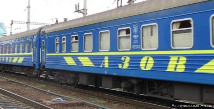 Порошенко попросил задержать отправление поезда из Мариуполя в Киев