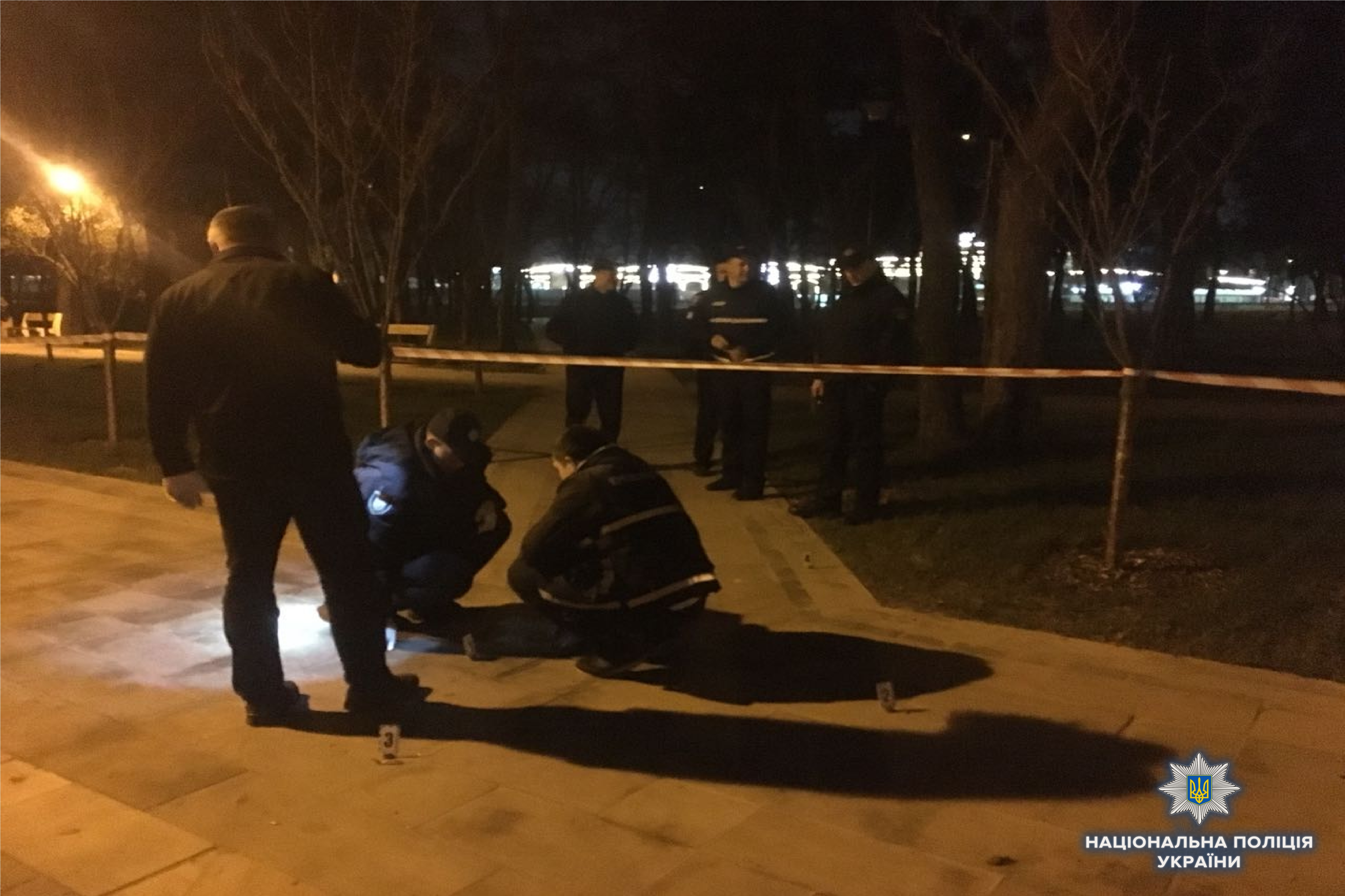 Ночью в парке Киото в Киеве произошел взрыв: двое пострадавших (фото)