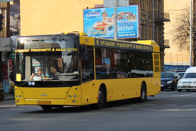 Завтра два киевских автобуса изменят маршрут