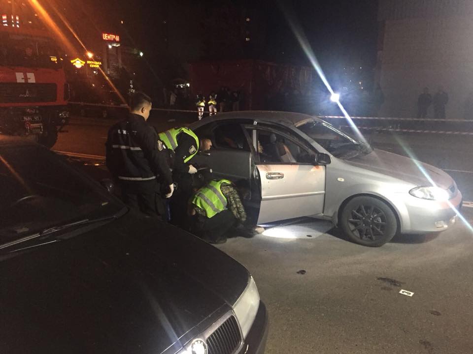 В Дарницком районе на ходу подорвали автомобиль: есть погибший и пострадавший (фото)