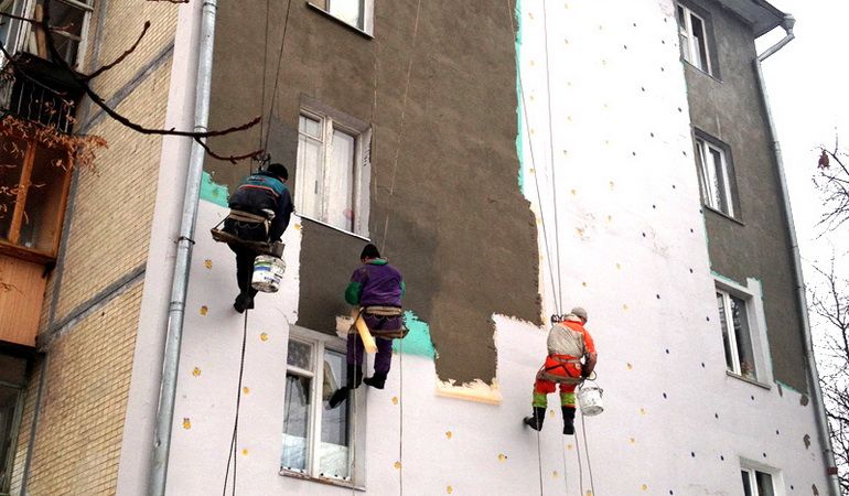 Петра Пантелеева попросили проверить качество утепления фасадов домов на Подоле