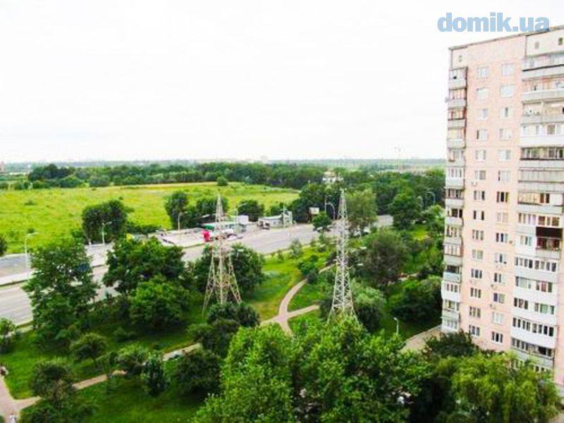 На киевском проспекте Правды возле резервной ЛЭП к концу года может появиться детская площадка (видео)