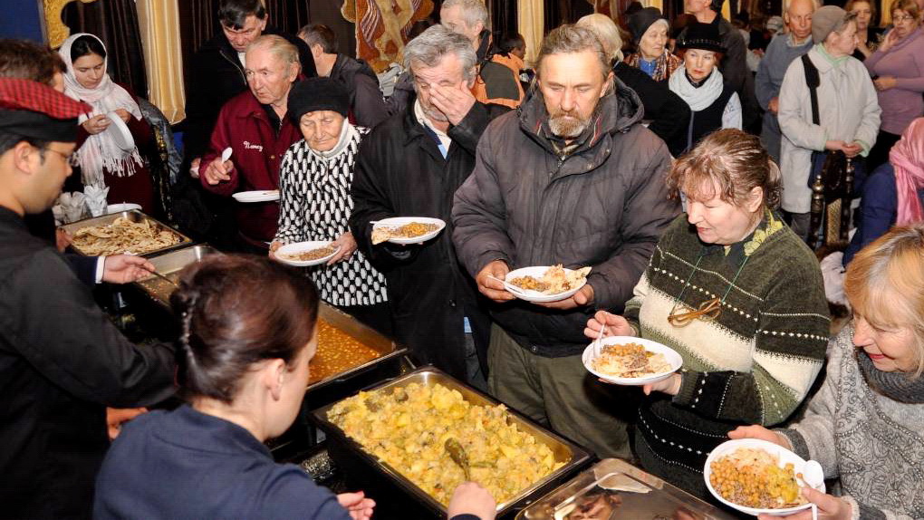 С завтрашнего дня в Киеве на Печерске нуждающиеся смогут получить горячее питание
