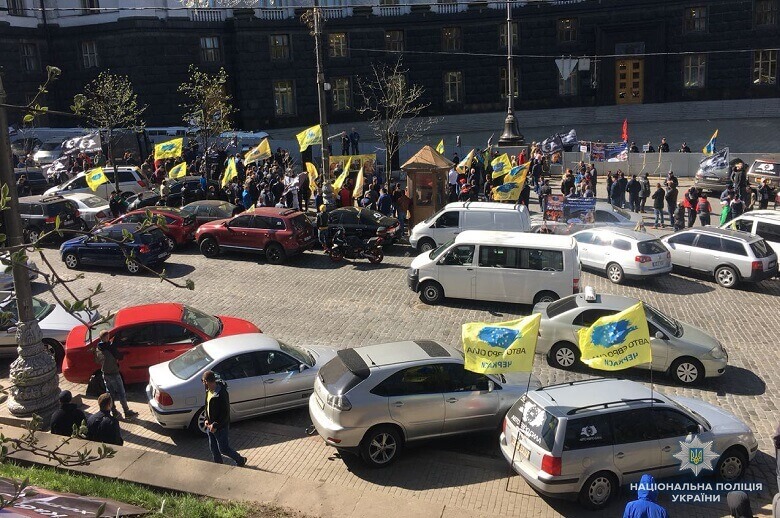 Полиция усилила меры безопасности в центре Киева из-за массовых акций (фото)