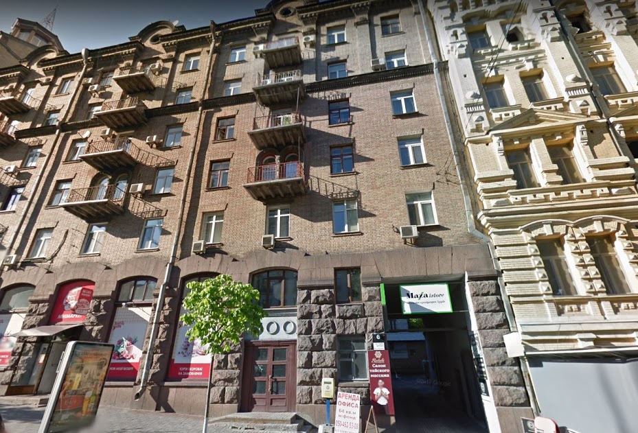 Жильцы дома в начале бульвара Шевченко уже десять лет не могут воспользоваться лифтом