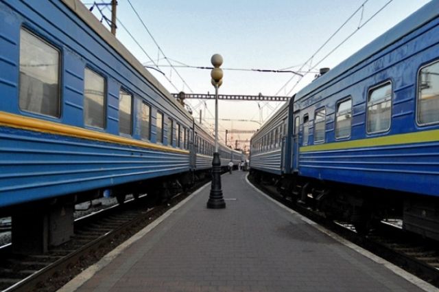 “Укрзализныця” назначила 13 дополнительных поездов на Троицу