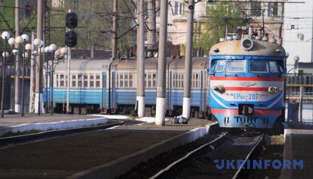 На пригородных поездах Киевщины хотят ввести систему бесконтактной продажи билетов