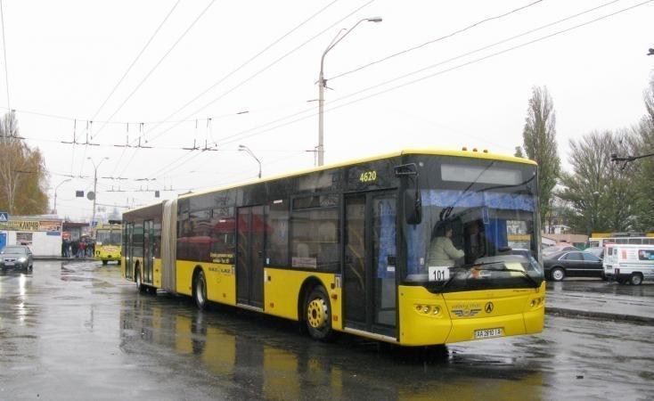 Завтра ярмарки изменят движение киевских автобусов и троллейбусов (схемы движения)