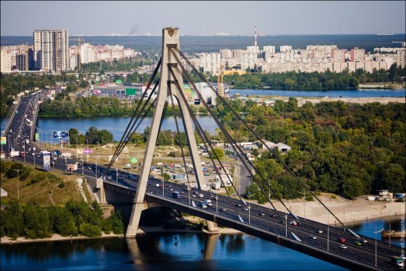 В Киеве собираются ограничить движение транспорта по Северному мосту
