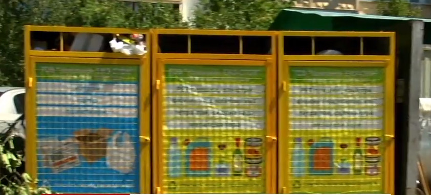 На улицах Борисполя появились новые контейнеры для мусора (видео)