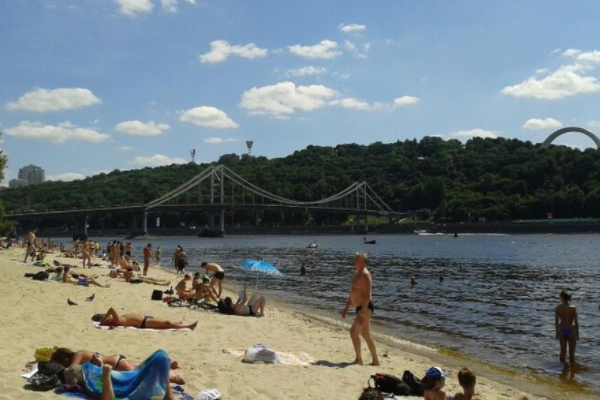 Для гостей и жителей Киева открыты 30 мест отдыха у воды