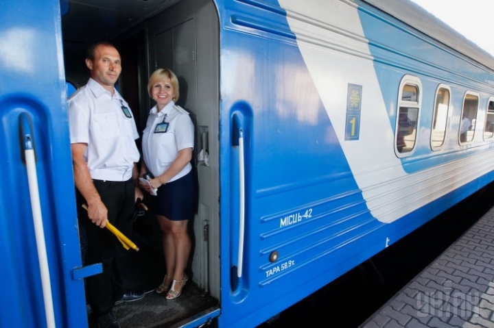 Маршруты двух популярных пассажирских поездов из Киева продлены до Херсона и Геническа